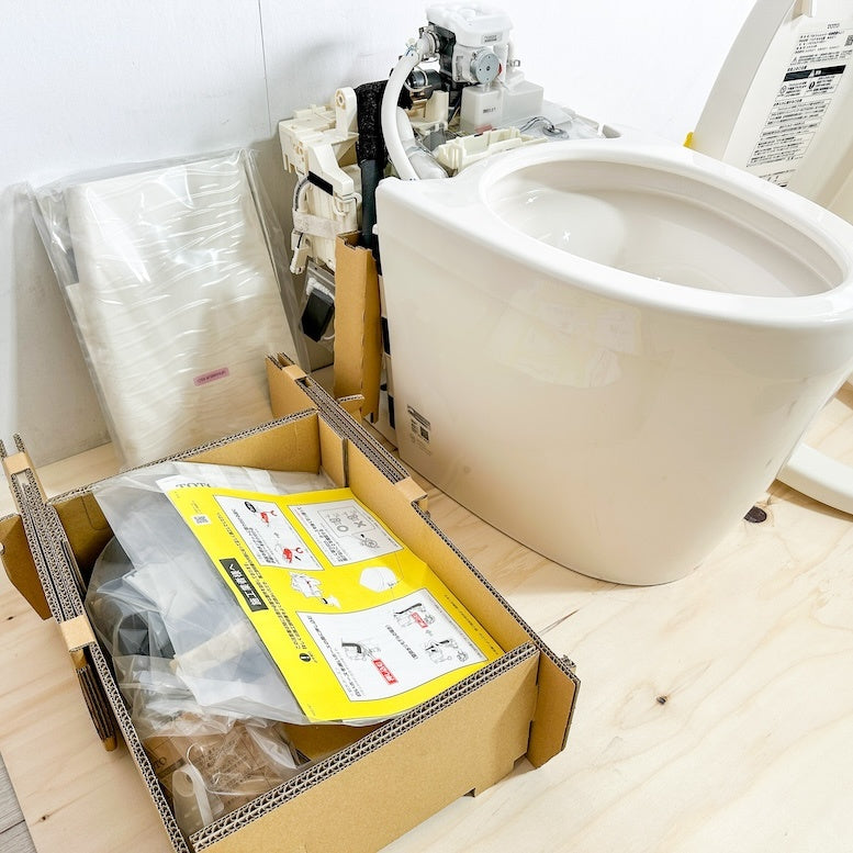 ＜TOTO＞ウォシュレット一体型タンクレストイレ（型番：TCF998/CS387BP #SC1）【未使用アウトレット品】